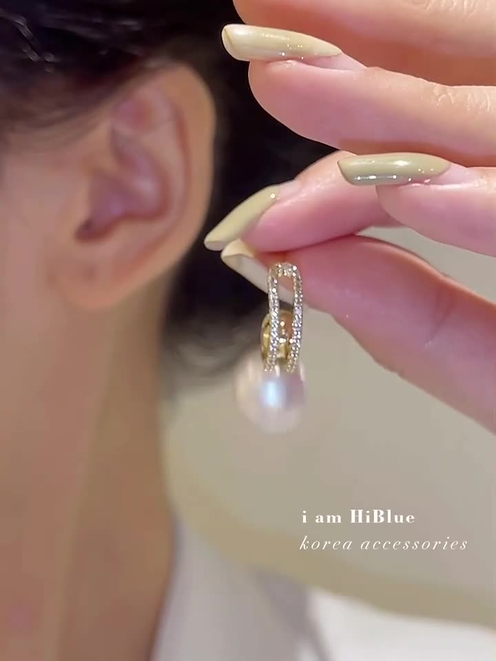 A Multi-wear Luxury High-end Earrings