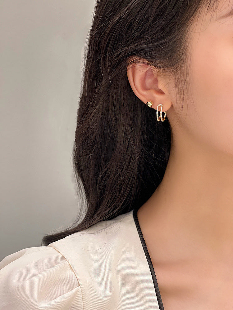 A Multi-wear Luxury High-end Earrings